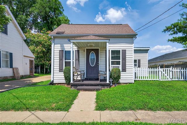 215 2nd Street, St Peters, MO 63376