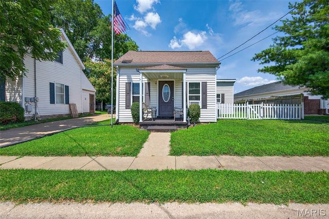 215 2nd Street, St Peters, MO 63376