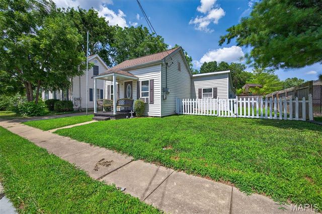 215 2nd Street, St Peters, MO 63376