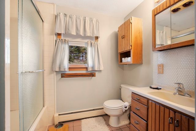 386 Bishops Ter, Barnstable, MA 02601