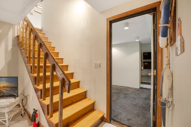 386 Bishops Ter, Barnstable, MA 02601