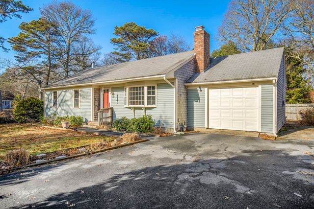 386 Bishops Ter, Barnstable, MA 02601