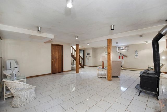 386 Bishops Ter, Barnstable, MA 02601