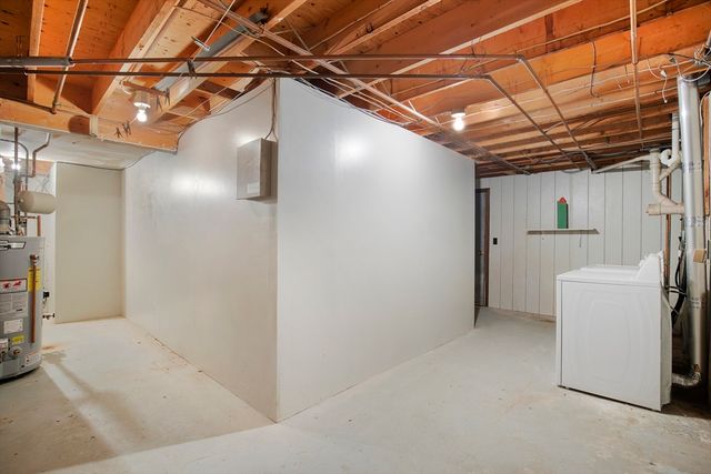 386 Bishops Ter, Barnstable, MA 02601