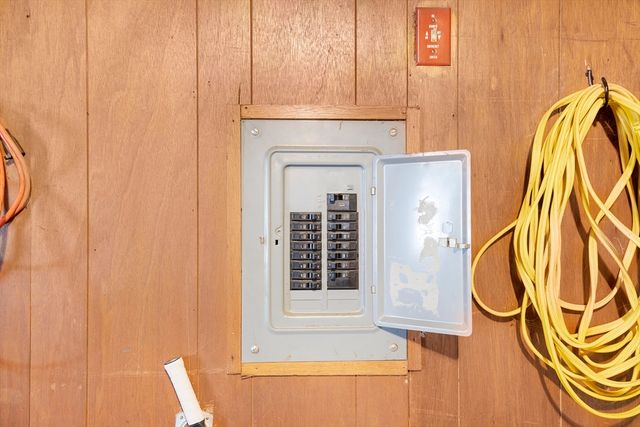 386 Bishops Ter, Barnstable, MA 02601