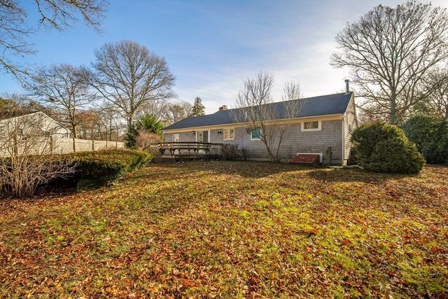 386 Bishops Ter, Barnstable, MA 02601