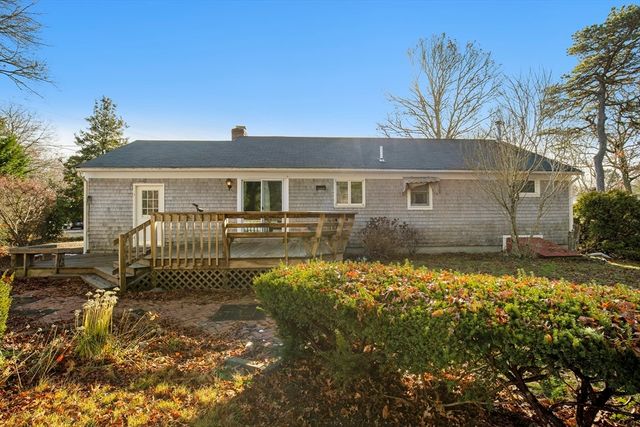 386 Bishops Ter, Barnstable, MA 02601
