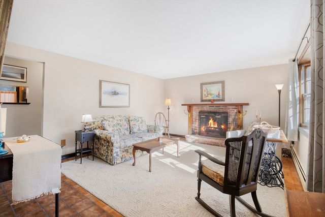 386 Bishops Ter, Barnstable, MA 02601