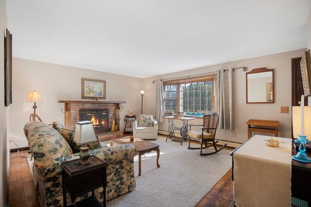 386 Bishops Ter, Barnstable, MA 02601