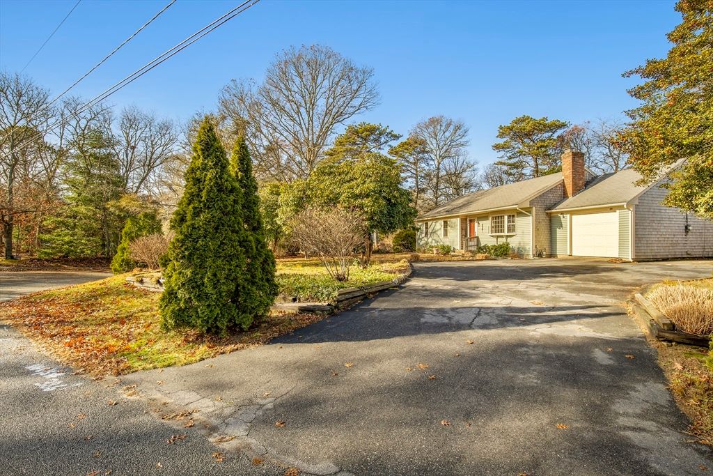 386 Bishops Ter, Barnstable, MA 02601