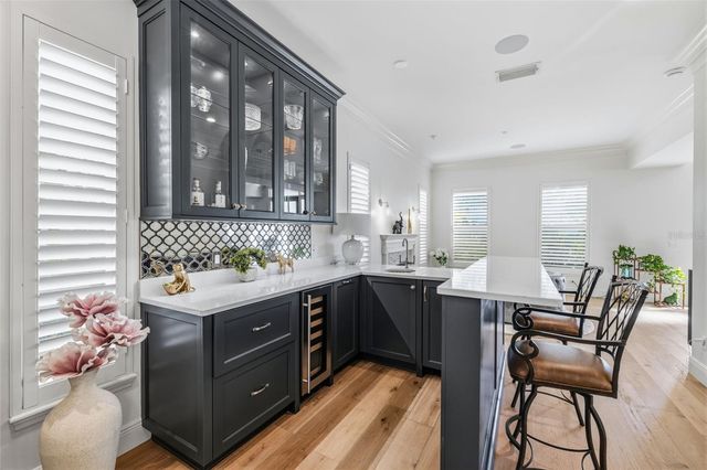 2909 W BAY VISTA AVENUE, Tampa, FL 33611