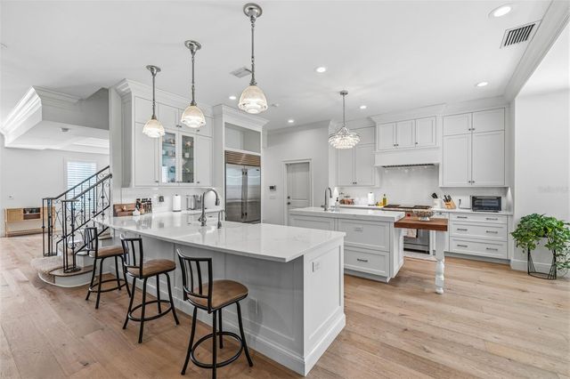 2909 W BAY VISTA AVENUE, Tampa, FL 33611