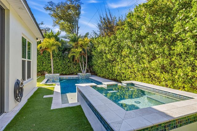 2909 W BAY VISTA AVENUE, Tampa, FL 33611