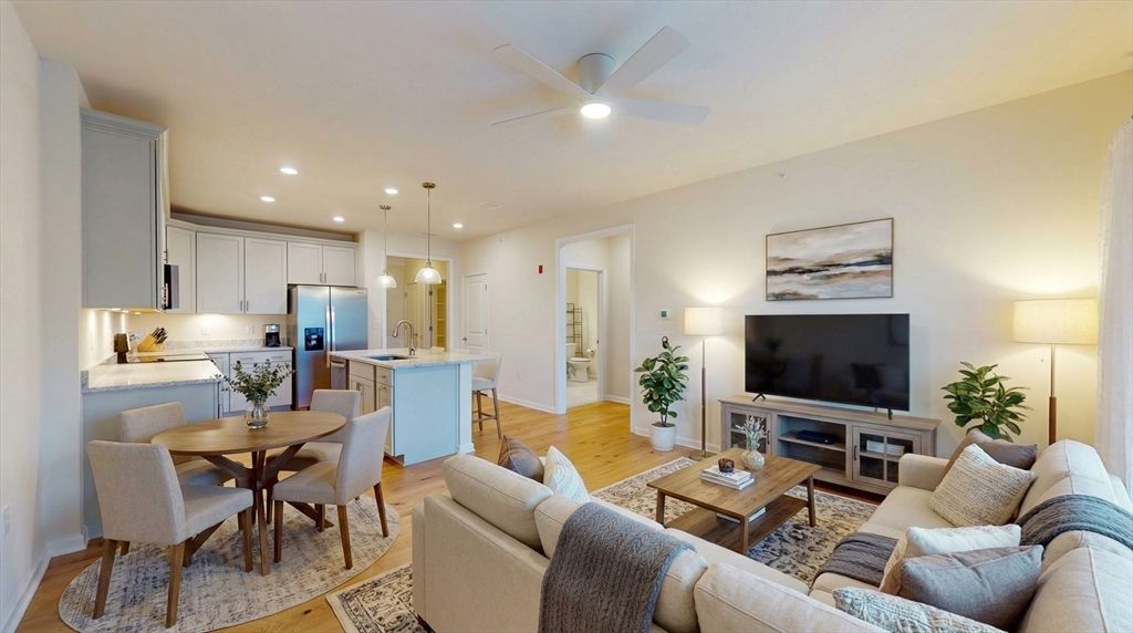 250-402 Martin's Landing 402, North Reading, MA 01864