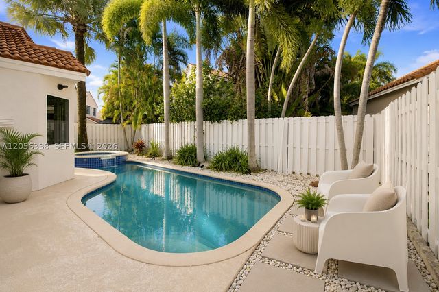 325 Somerset Way, Weston, FL 33326