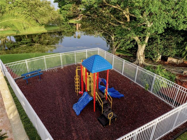 325 Somerset Way, Weston, FL 33326