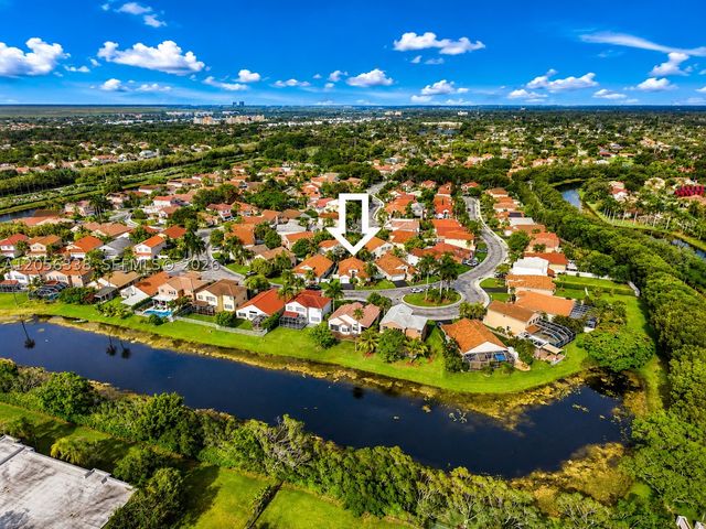 325 Somerset Way, Weston, FL 33326