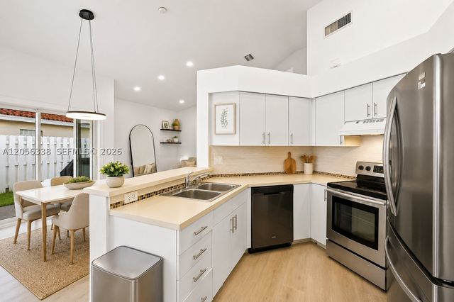 325 Somerset Way, Weston, FL 33326