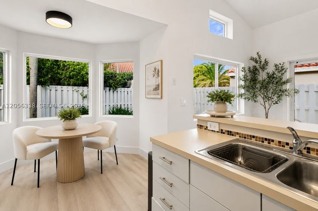 325 Somerset Way, Weston, FL 33326