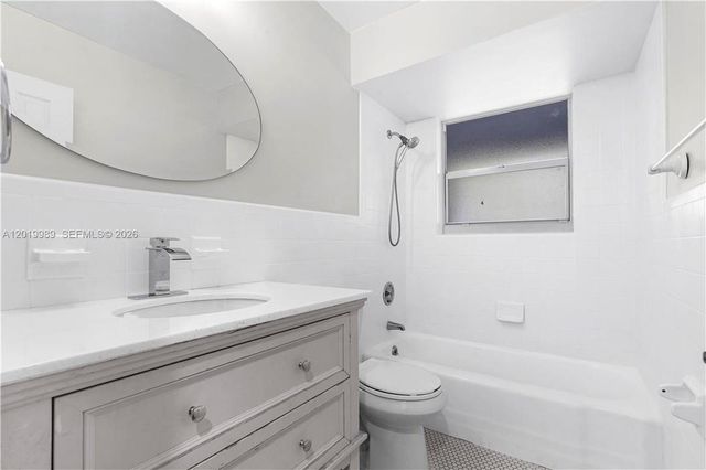 5840 SW 37th Ave, Dania Beach, FL 33312