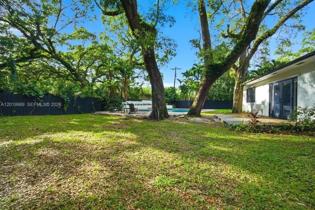 5840 SW 37th Ave, Dania Beach, FL 33312