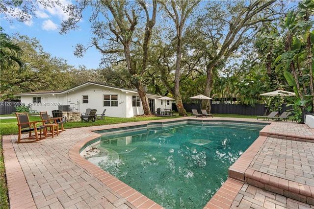 5840 SW 37th Ave, Dania Beach, FL 33312