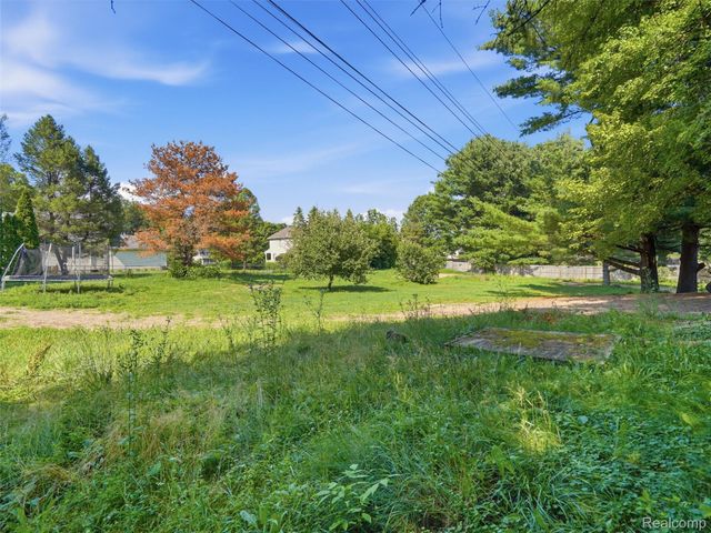 2435 E M 36, Hamburg Township, MI 48169