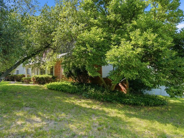 2435 E M 36, Hamburg Township, MI 48169