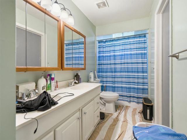 2435 E M 36, Hamburg Township, MI 48169