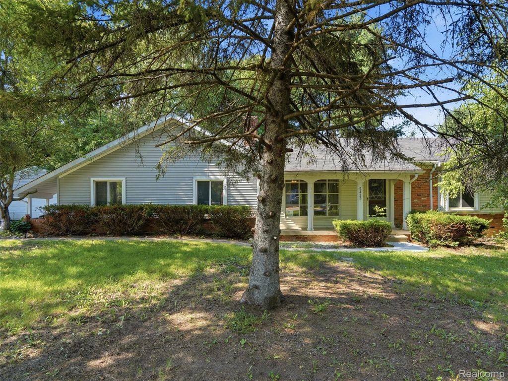 2435 E M 36, Hamburg Township, MI 48169