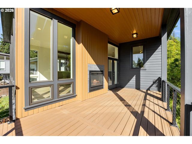 3718 Sw HILLSIDE Dr, Portland, OR 97221