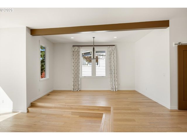 3718 Sw HILLSIDE Dr, Portland, OR 97221