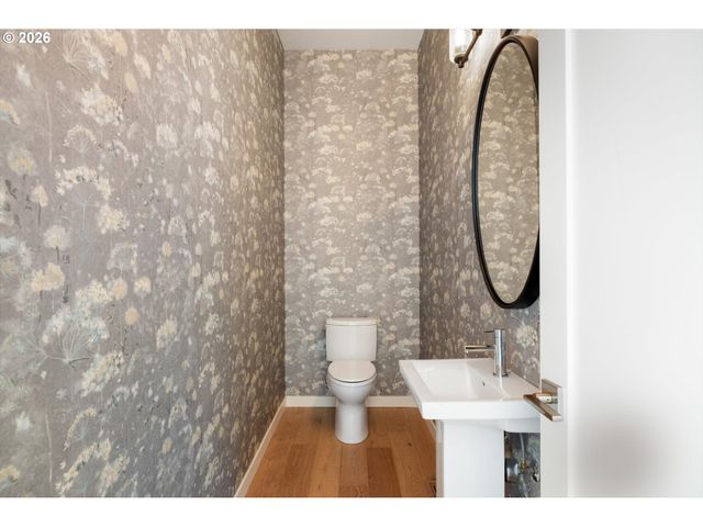 3718 Sw HILLSIDE Dr, Portland, OR 97221