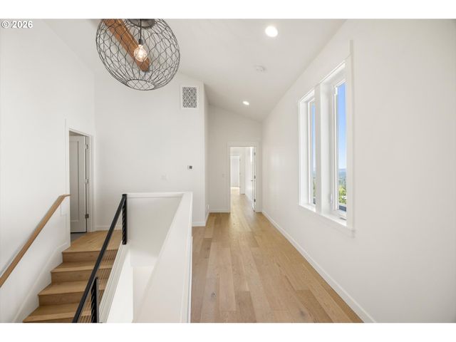 3718 Sw HILLSIDE Dr, Portland, OR 97221