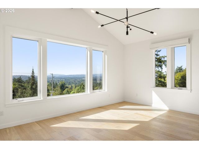 3718 Sw HILLSIDE Dr, Portland, OR 97221