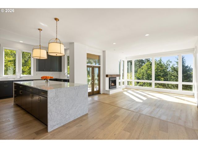 3718 Sw HILLSIDE Dr, Portland, OR 97221