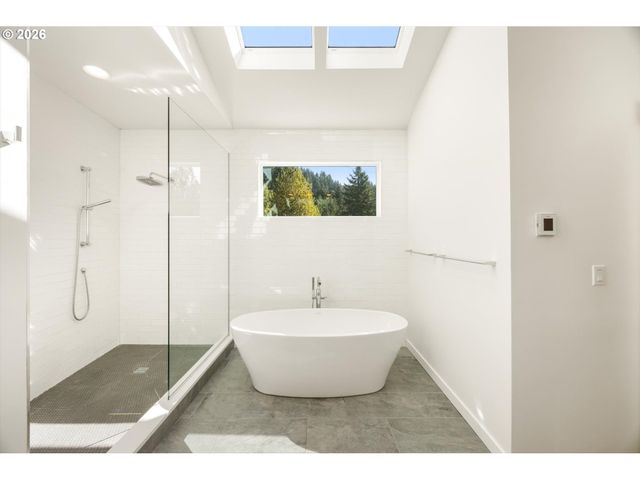 3718 Sw HILLSIDE Dr, Portland, OR 97221