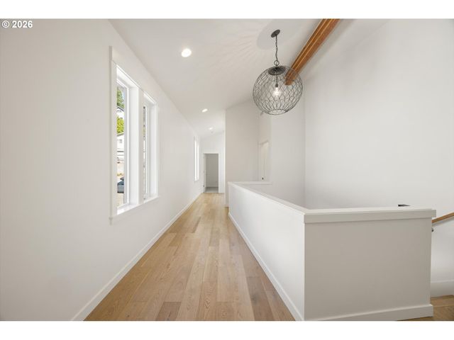 3718 Sw HILLSIDE Dr, Portland, OR 97221