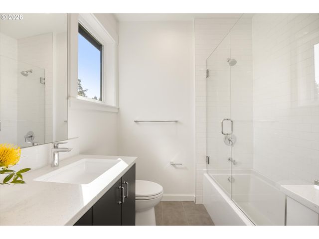 3718 Sw HILLSIDE Dr, Portland, OR 97221