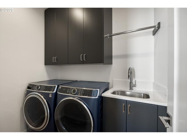 3718 Sw HILLSIDE Dr, Portland, OR 97221