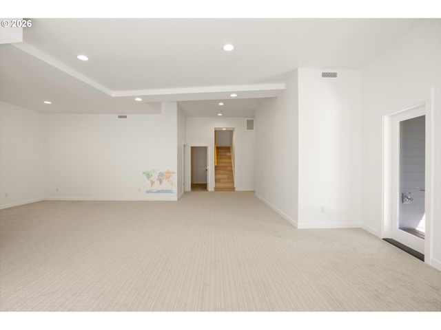 3718 Sw HILLSIDE Dr, Portland, OR 97221