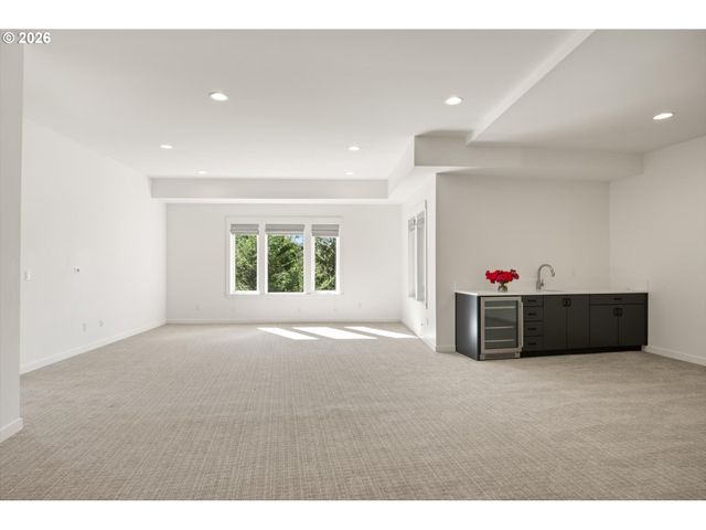 3718 Sw HILLSIDE Dr, Portland, OR 97221