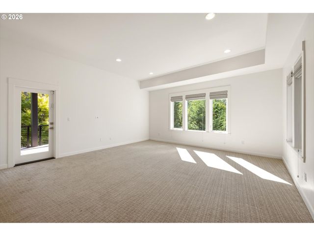 3718 Sw HILLSIDE Dr, Portland, OR 97221