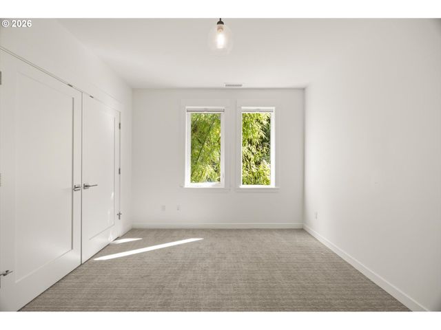 3718 Sw HILLSIDE Dr, Portland, OR 97221