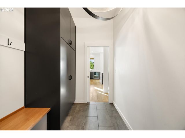 3718 Sw HILLSIDE Dr, Portland, OR 97221