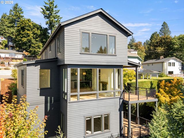 3718 Sw HILLSIDE Dr, Portland, OR 97221