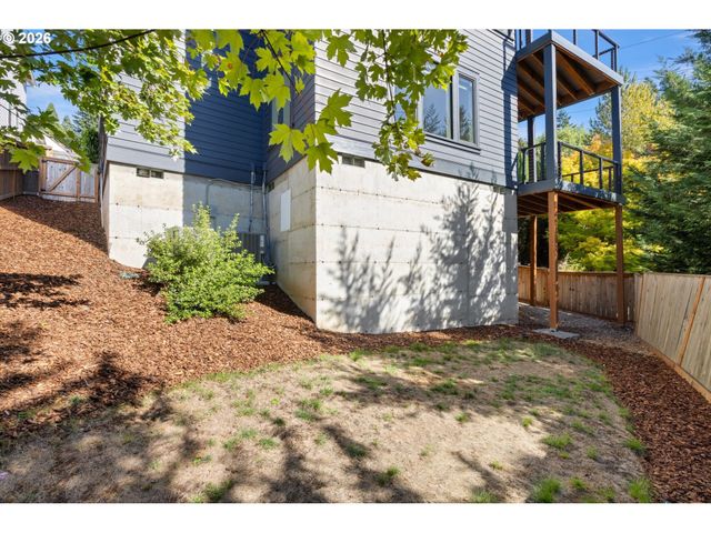 3718 Sw HILLSIDE Dr, Portland, OR 97221