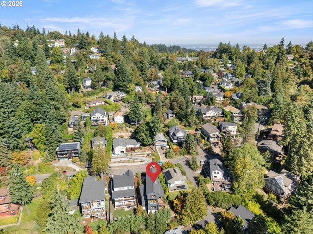 3718 Sw HILLSIDE Dr, Portland, OR 97221