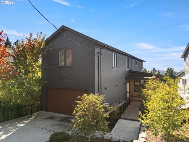 3718 Sw HILLSIDE Dr, Portland, OR 97221