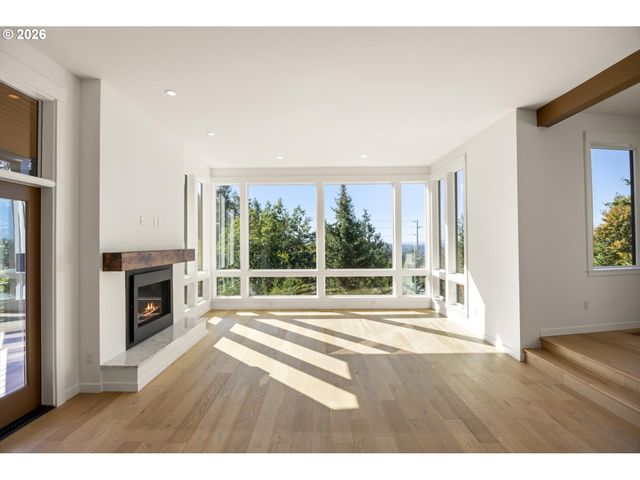 3718 Sw HILLSIDE Dr, Portland, OR 97221